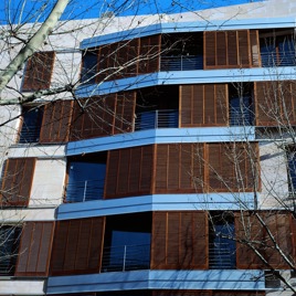 Edificio de viviendas en la calle Barón de Pinopar