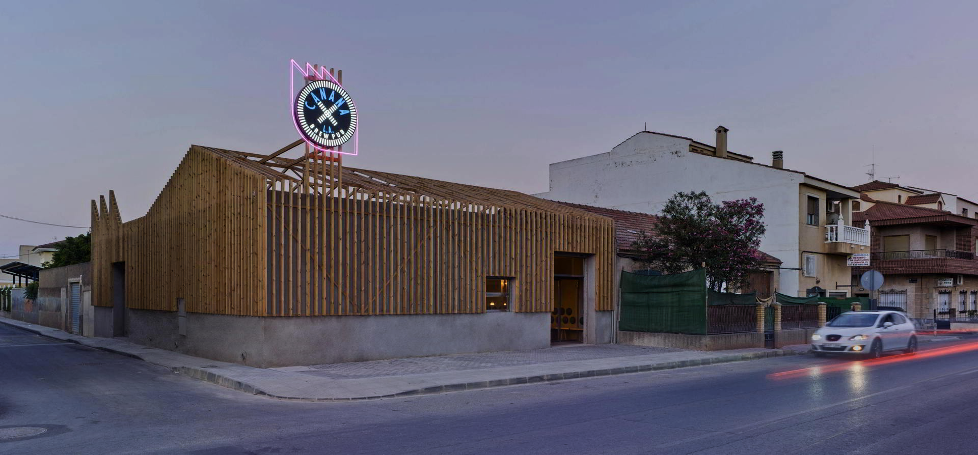  CANANA L.A. Brew Pub