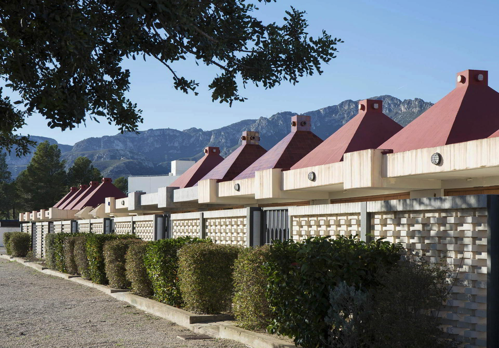 Rehabilitación de dos aulas en la Escuela del Poblat Hifrensa (Petit Museu  Escola Àster)