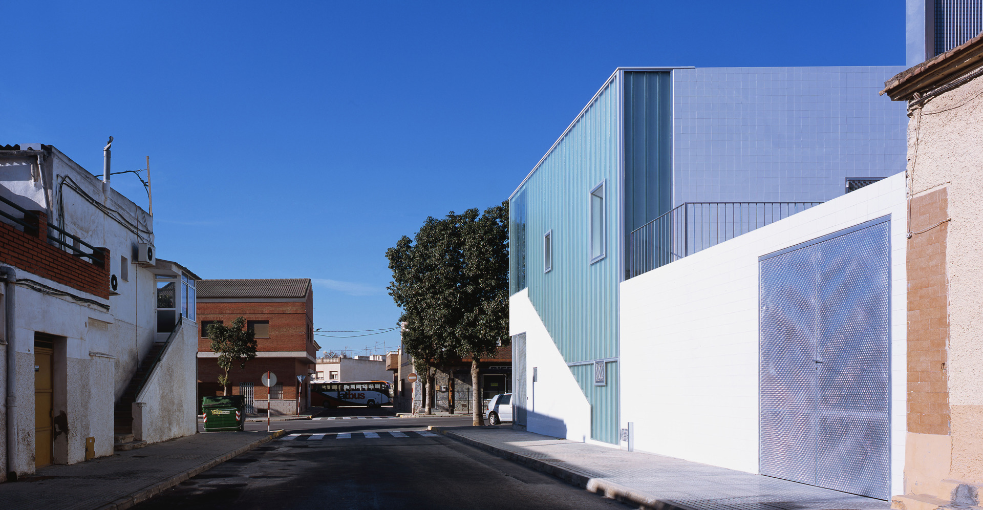  Vivienda para un pintor y dos gatos