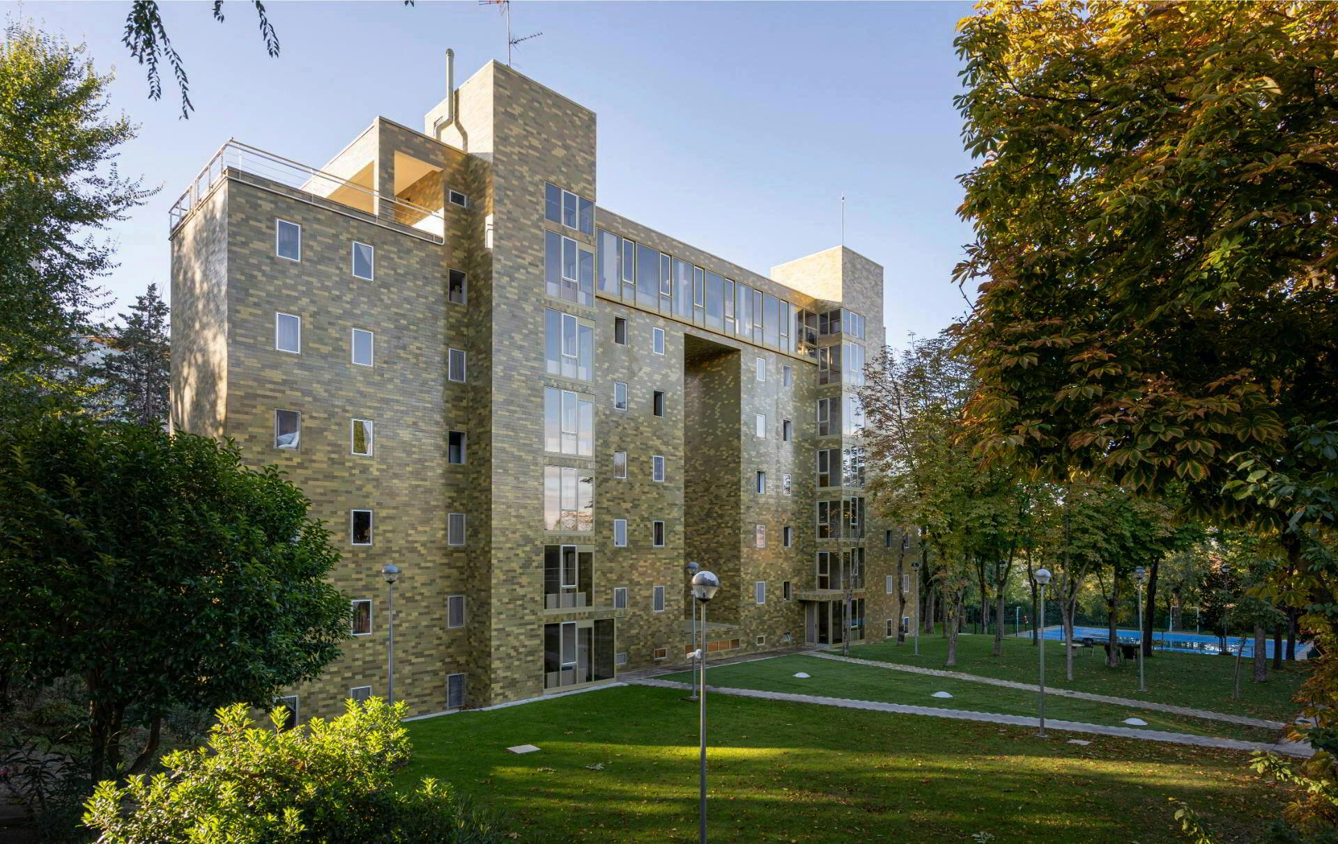 Colegio Mayor César Carlos, Madrid. Alejandro de la Sota