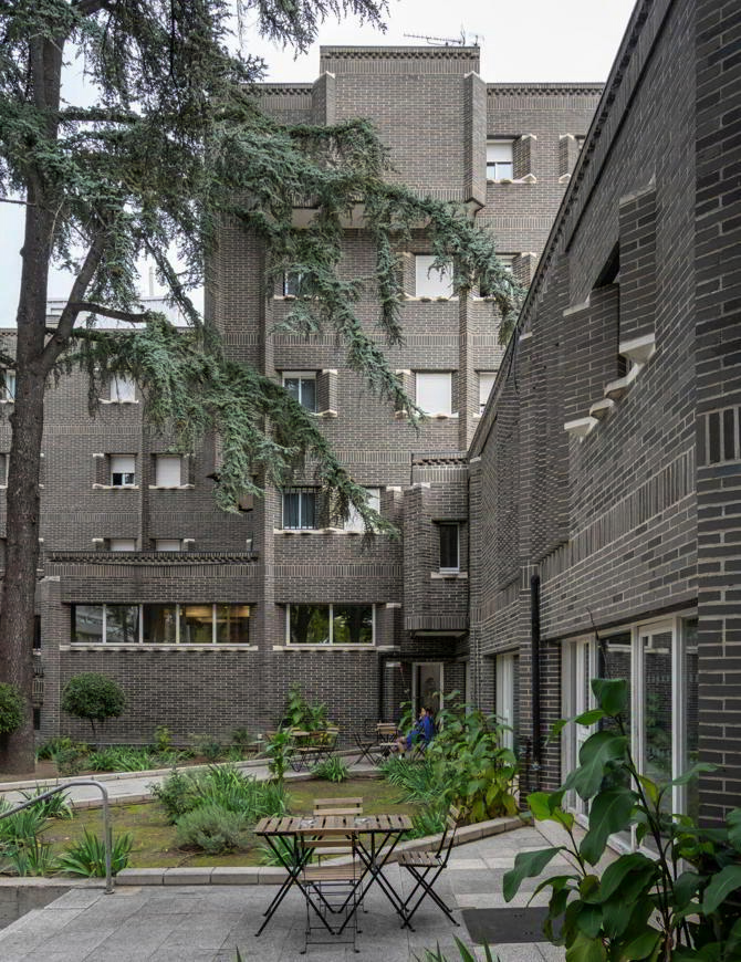 Colegio Mayor Santa María del Espíritu Santo del Instituto Nacional de Industria, Madrid. Ramón Vázquez Molezún, José María de la Mata Gorostizaga