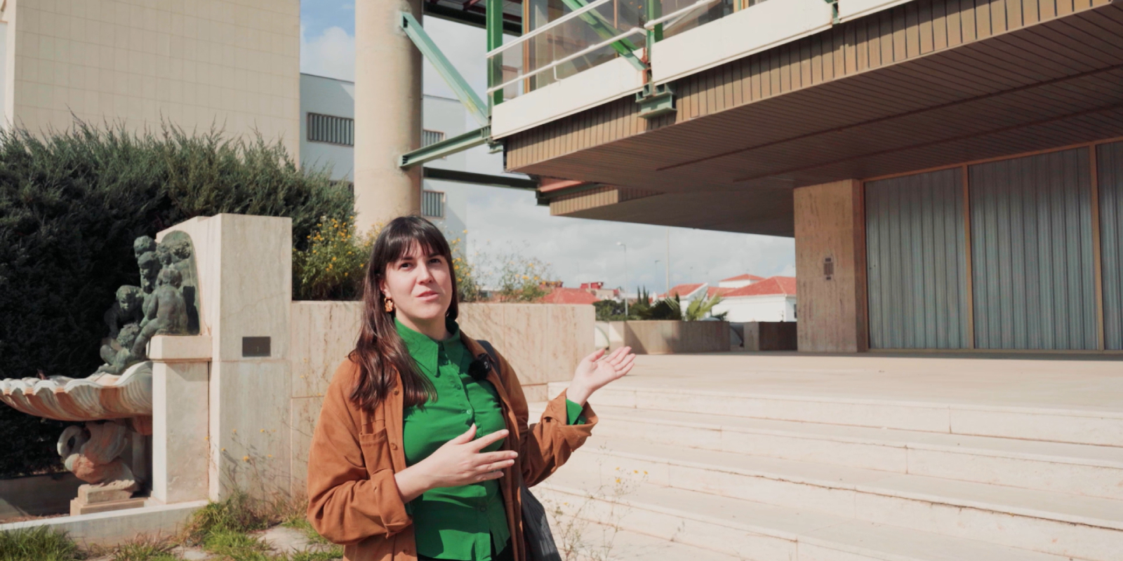 Itinerario móvil en València. Platillos, pirámides y búnkers, con María Aucejo