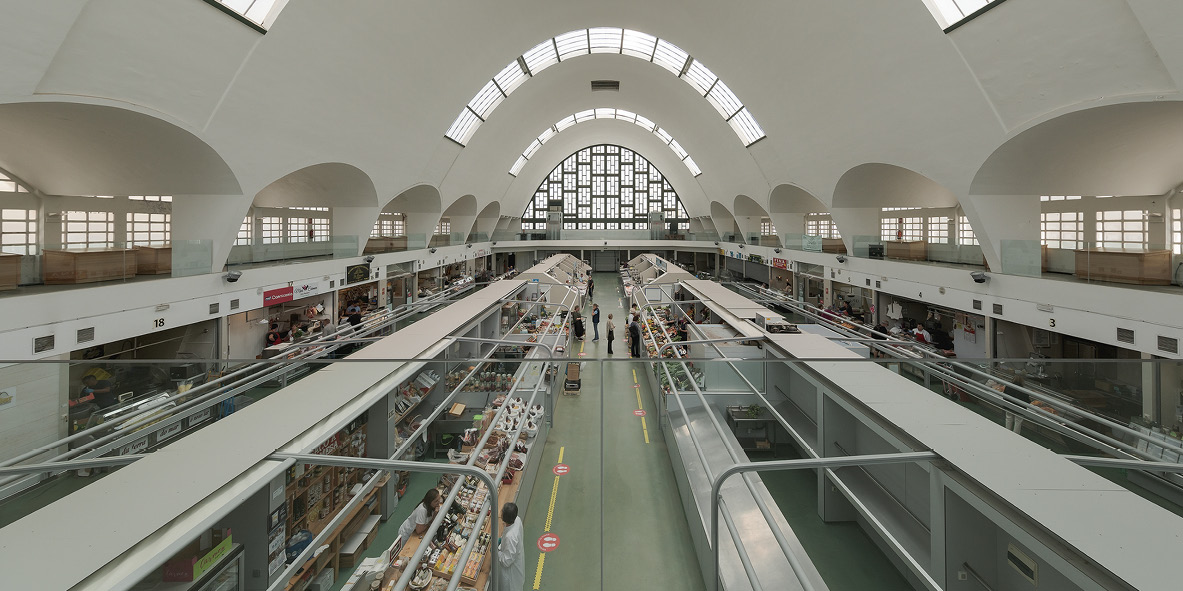 Exposición de la XVI BEAU en el Mercado de San Agustín de A Coruña