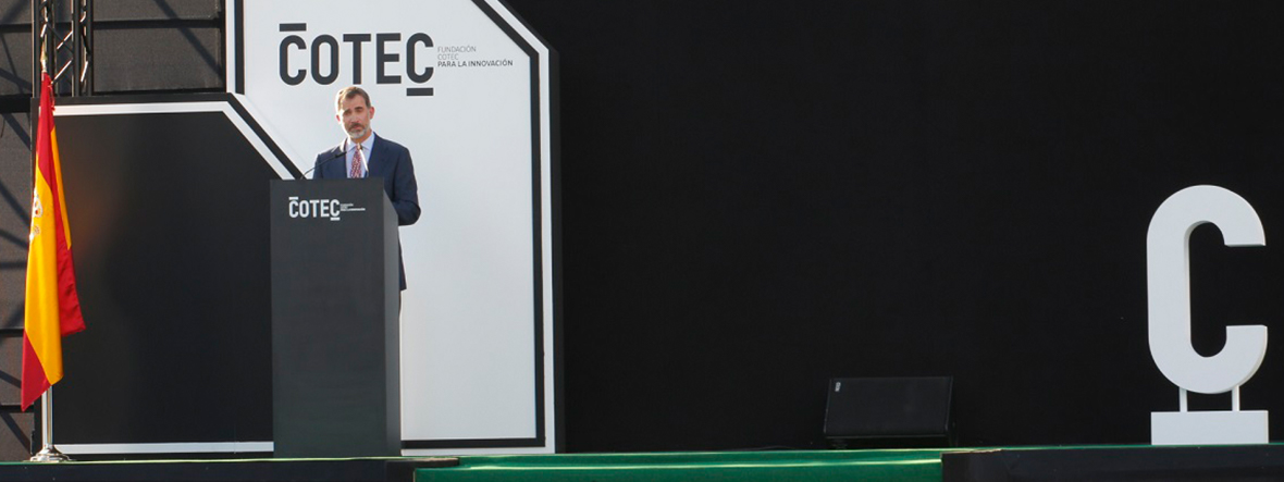 SM el Rey participa en la presentación del Informe Cotec 2017 en el Vicente Calderón