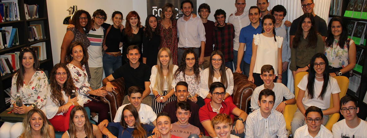 Cristina Garmendia recibe a los alumnos del IES Martín Rivero, seleccionados del Programa PIA de Cotec