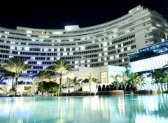 'Kitsch', piscina y culebrones