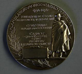 Medalla del centenario de la Escuela Politécnica