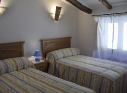 CASAS AZUZAM. CASA LA ESCUELA