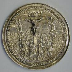 Medalla con la adoración de la serpiente de bronce y el Calvario
