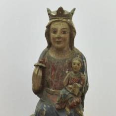 La Virgen entronizada con el Niño