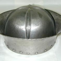 Morrión o capacete según modelos del siglo XV
