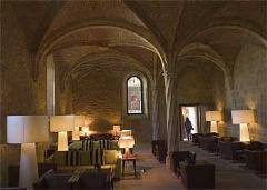 Muros modernos para un castillo medieval