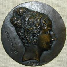 Medallón con el retrato de Hortense Allert