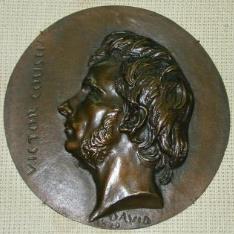 Medallón con el retrato de Victor Cousin