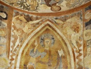 El Pantocrátor sostenido por cuatro ángeles. Pintura mural de la Iglesia de la Vera Cruz de Mis
