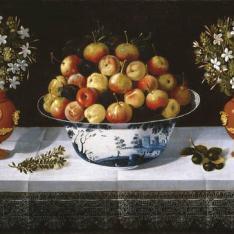 Frutero de Delft y dos floreros