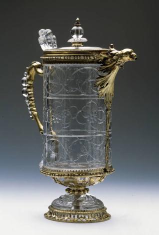 Aguamanil de cristal y plata dorada con tapa y pico en forma de cabeza de ave