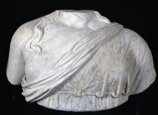 Busto femenino (sin cabeza)