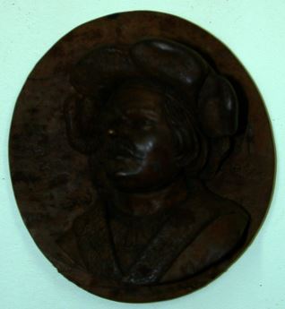 Retrato masculino en medallón