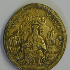 Medalla de San Benito y la Virgen de Montserrat