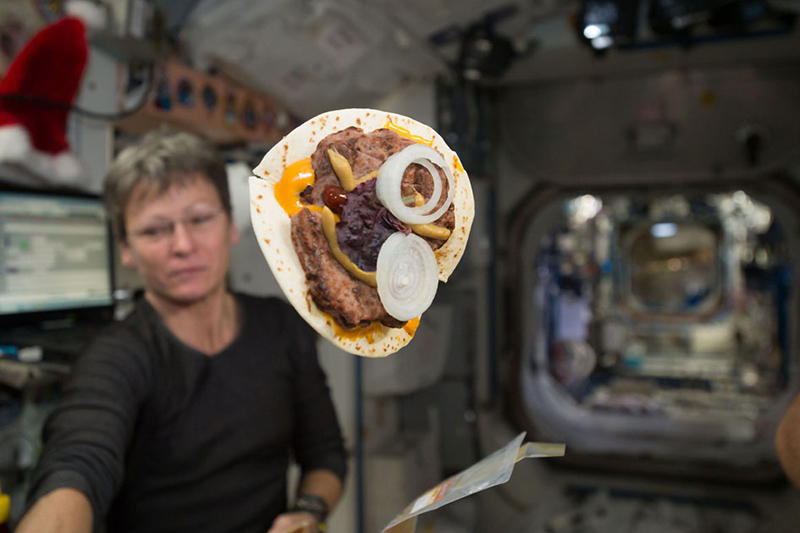 ¿Por qué los astronautas no podían comer pan en el espacio?