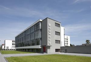 Bauhaus: la escuela de arquitectura y diseño que creó la obra de arte total