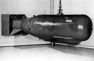Desarrollo de la bomba atómica: de 1905 a 1945