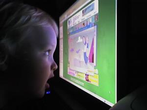 Hiya.net , software educativo gratuito para niños pequeños y/o con necesidades especiales (en inglés)