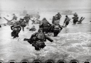 Batalla de Normandía: las 11 magníficas de Robert Capa, las únicas imágenes del desembarco