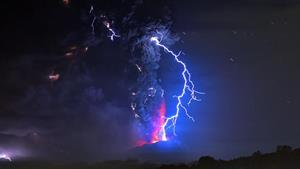 El misterioso origen radiactivo de los rayos de las erupciones volcánicas