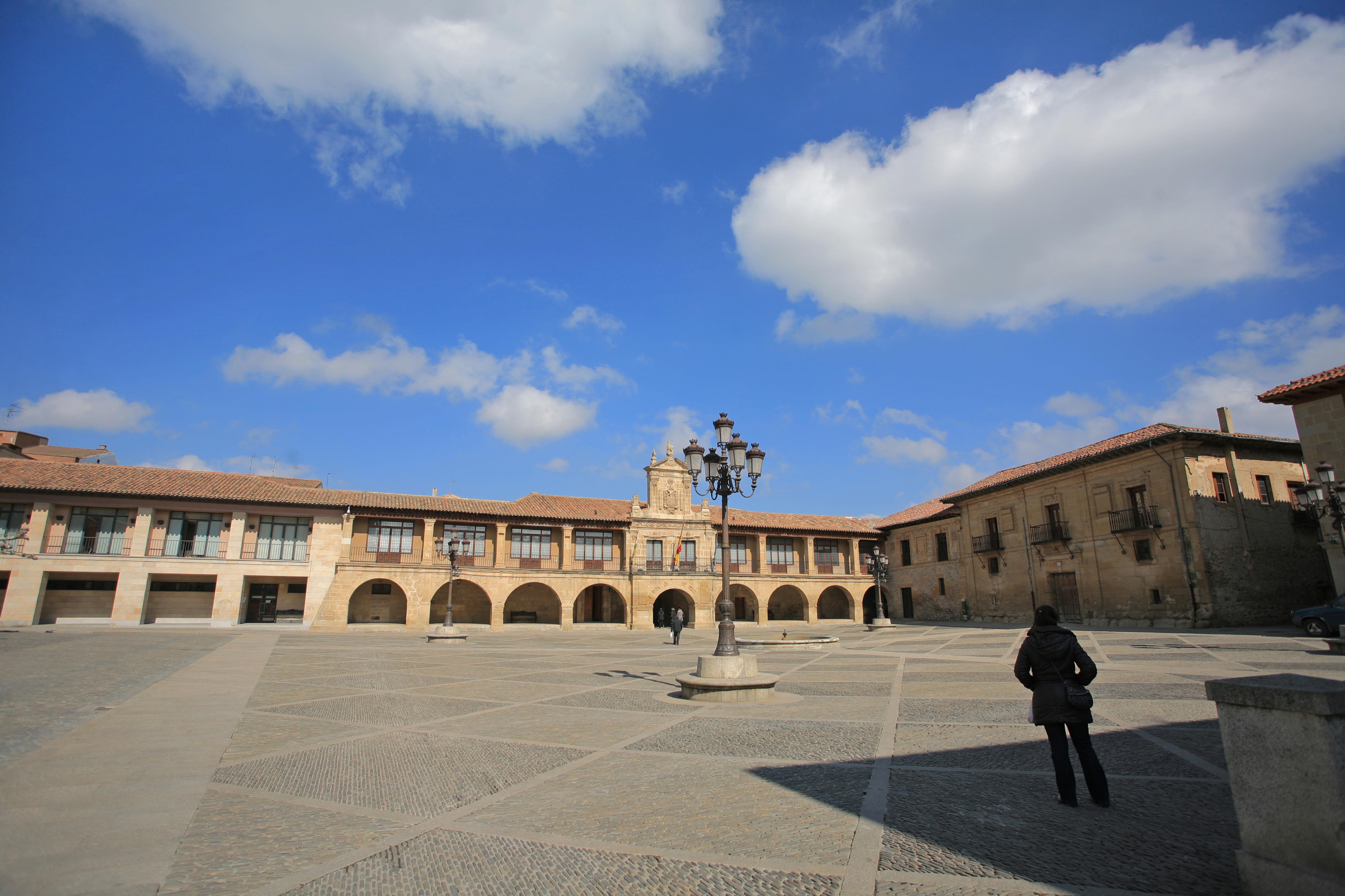 origen Sinewi Mencionar Ayuntamiento de Santo Domingo de la Calzada - Lugar de interés - La Rioja  Turismo