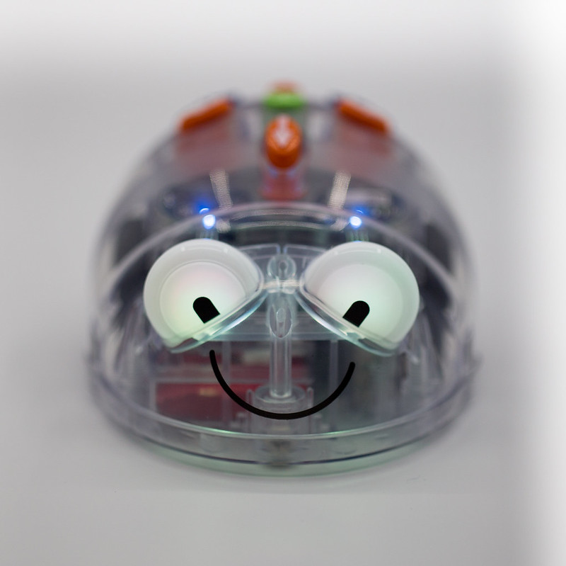 Robots Descubriendo robots educativos: BlueBot