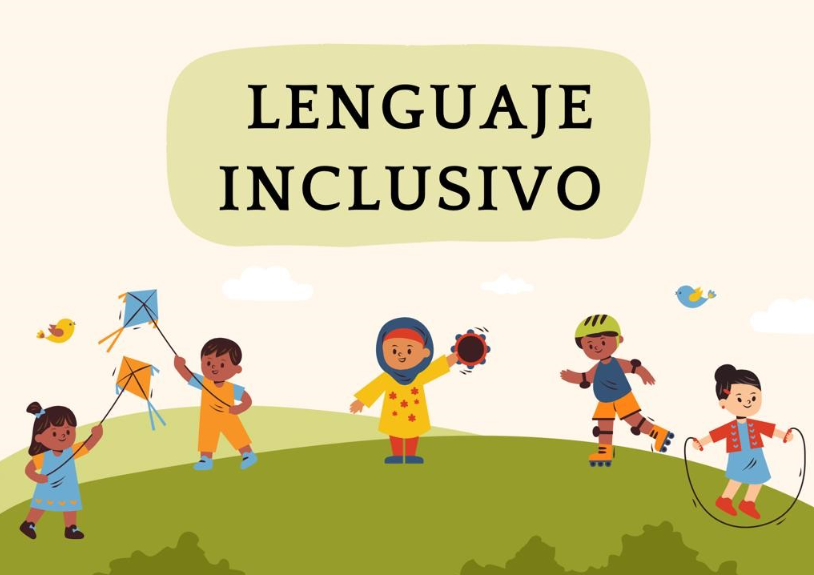 Niños y niñas diversos jugando