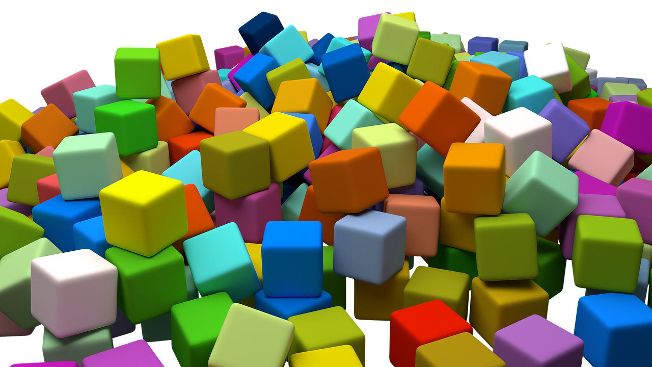 Muchos cubos de colores (cuerpos geométricos)