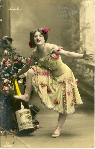 Bailarina con botella de champagne